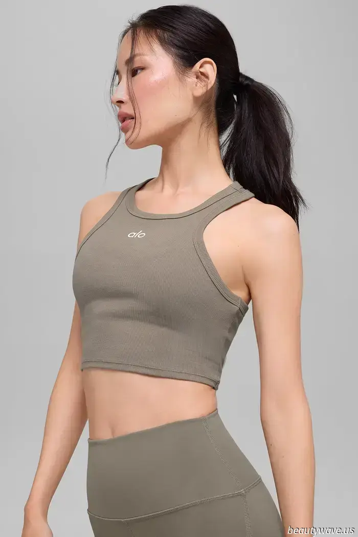 Certainly, black leggings are classic, but this colorful alternative is what fashion enthusiasts are *truly* wearing in 2025.