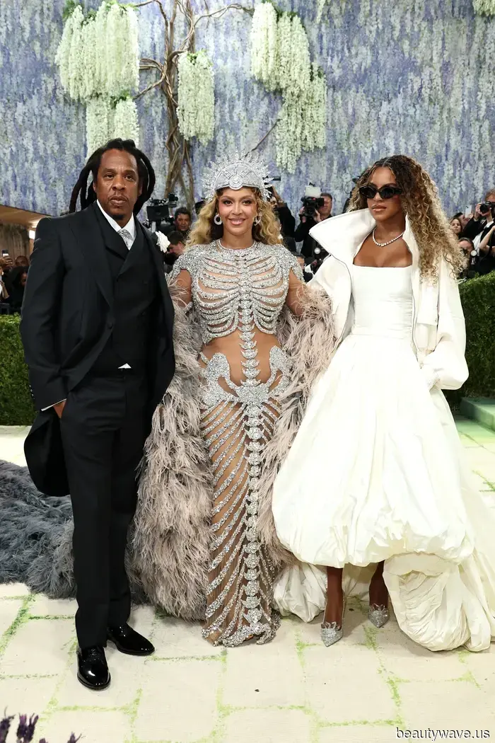 Blue Ivy hat gerade ihr Met Gala-Debüt Arm in Arm mit Beyoncé gegeben, und ja, wir fühlen uns auch alt.