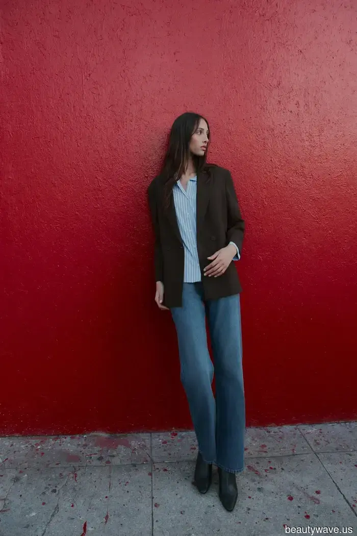 My Gen Z cousin is curious about how to make skinny jeans trendy in 2026. I suggested styling them with these four pieces.