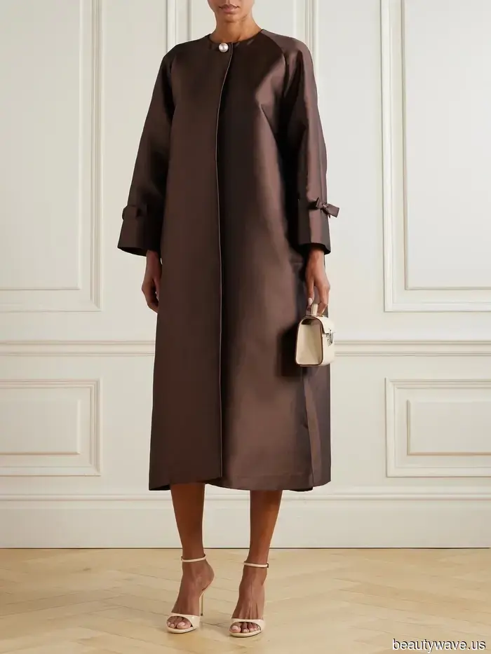 If your aim is to appear sophisticated, you should pay attention to this classy coat trend that has the approval of it-girls.