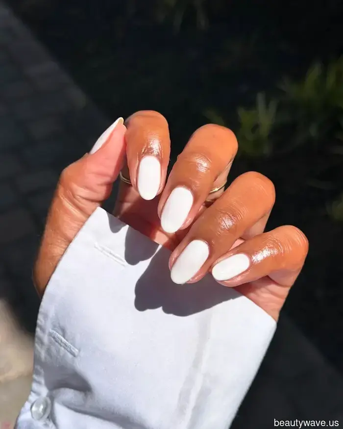 It's Official: This Is the Most Stylish Way to Sport Short Nails.