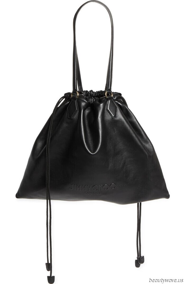 More Stylish Than a Shoulder Bag, More Laid-Back Than a Clutch—The Bag Trend That Only Fashionable Individuals Are Aware Of