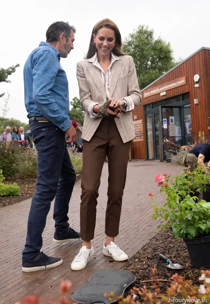 Kate Middleton hat gerade ihre charakteristischen weiten Hosen gegen dieses Anti-Trend-Paar eingetauscht
