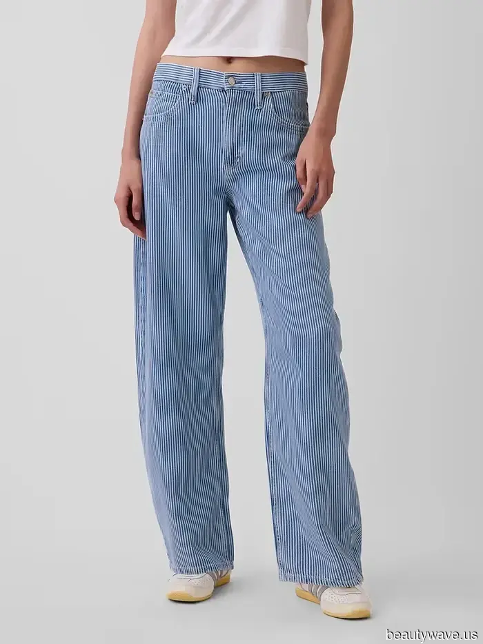 Spotted in the Lower East Side: The '80s-Inspired Denim That NYC's Trendiest Inhabitants Are Trading Their Blue Jeans For.