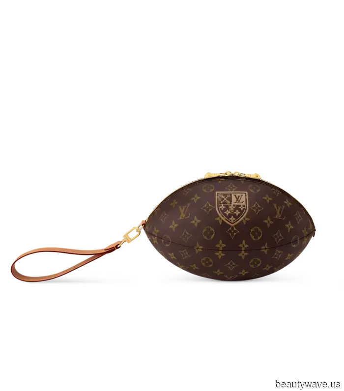 This is the chic bag style that will elevate the appearance of all your outfits, giving them a luxurious look.