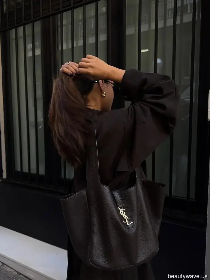 I can tell you have great taste if you possess this understated, minimalist luxury handbag.