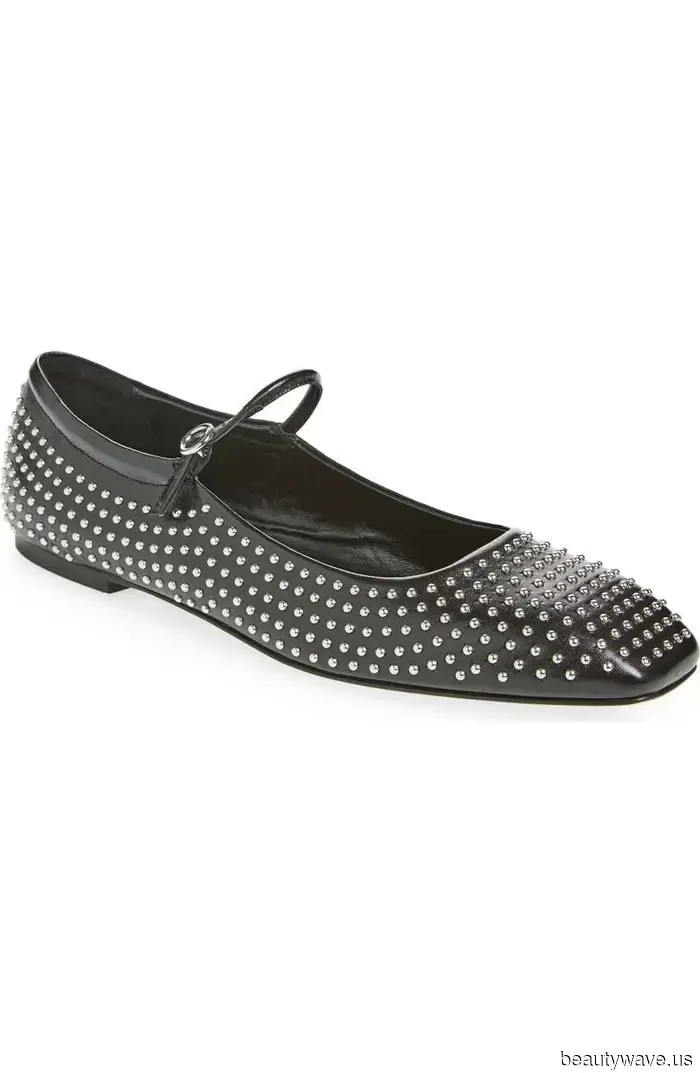 The Flat Shoe Trend That Transformed Rosalía's Simple Summer Dress into a Fashion Statement