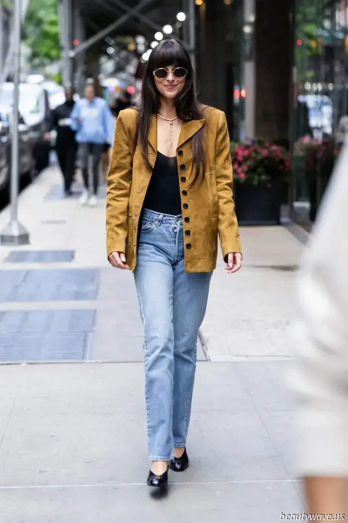 En las Calles de Nueva York, Las It Girls Con Gustos Caros Saben Que Nunca Deben Usar Jeans Ajustados Con Este Atuendo