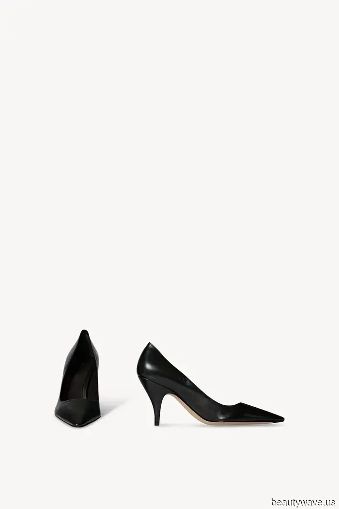 Light-wash jeans were a prominent feature at the Dior show—these shoes will give them a stylish touch for 2026.