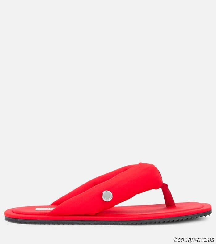 Apologies, Black Flip Flops—The Stylish Dressers I Know Are Embracing This "Incorrect" Shade for Summer.