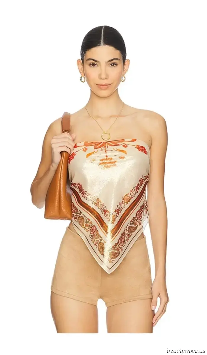 The Most Fashionable Girls in New York Only Opt for This Summer Shirt Trick When Temperatures Reach 85°F.