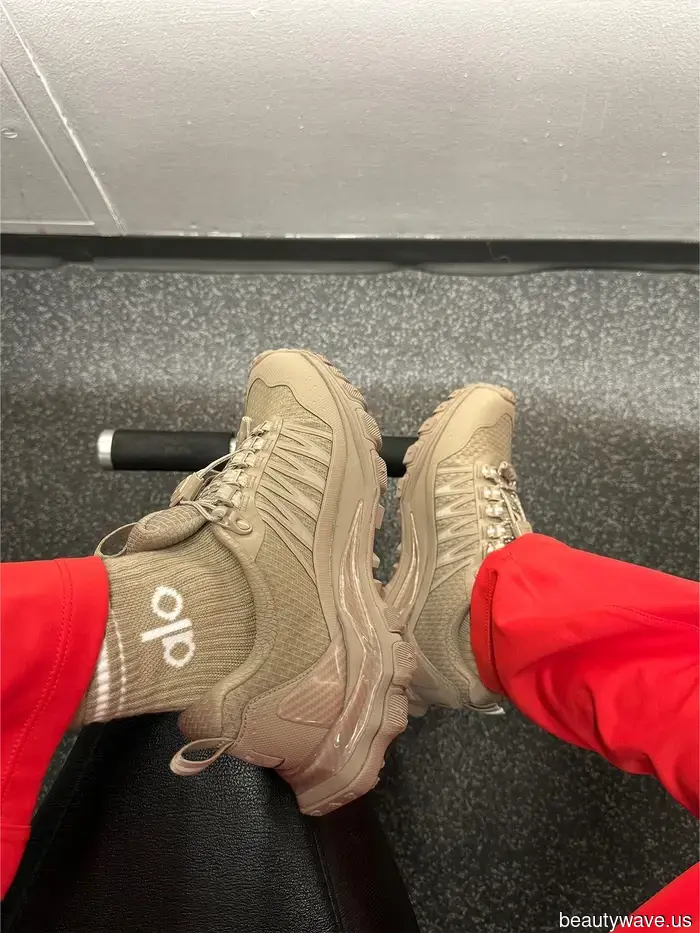 FYI: Le ragazze alla moda di L.A. e NYC indosseranno presto queste sneakers per le escursioni a Runyon e le passeggiate a WSH.