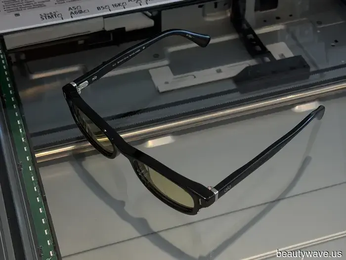 Fact: The sunglasses that every WWW editor is sporting will be out of stock by August 1.