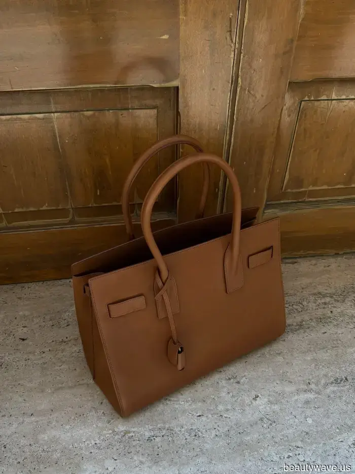 So che hai un gusto classico se stai portando questa borsa senza tempo.