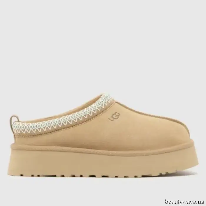 Fashion enthusiasts in their 20s and 50s are in consensus—this slip-on shoe simplifies airport attire.