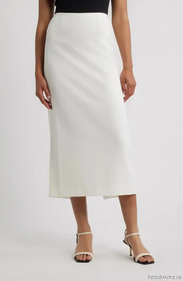 This Is the Stylish Skirt Color Trend That Chic Dressers in Rome Are Now Pairing With Black Flats.