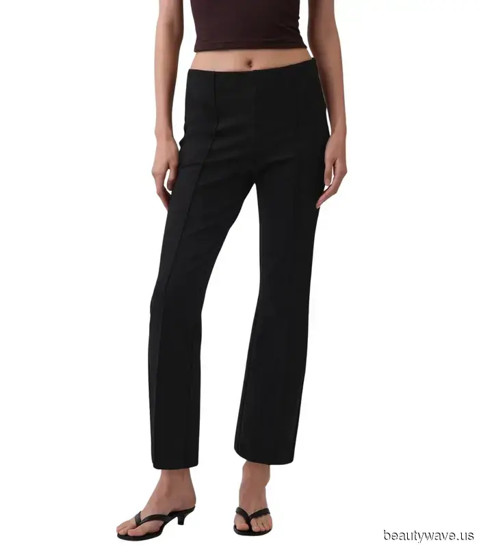 Non sembrerai mai fuori moda con pantaloni cropped se indossi questo e questo con essi.