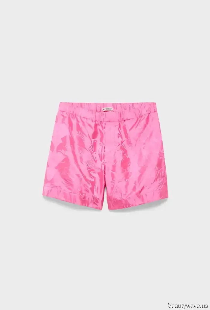 Skip the jeans—I believe that flip-flops and ballet flats appear most stylish when matched with this summer trend.