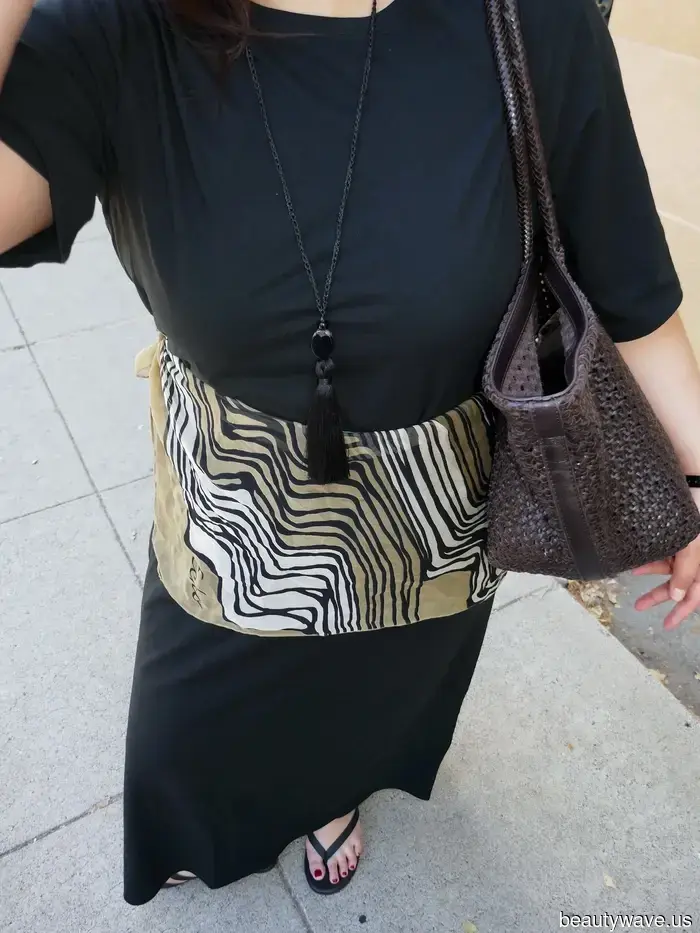 Style insiders are aware that these six summer accessory trends can elevate simple outfits to a more elegant level.