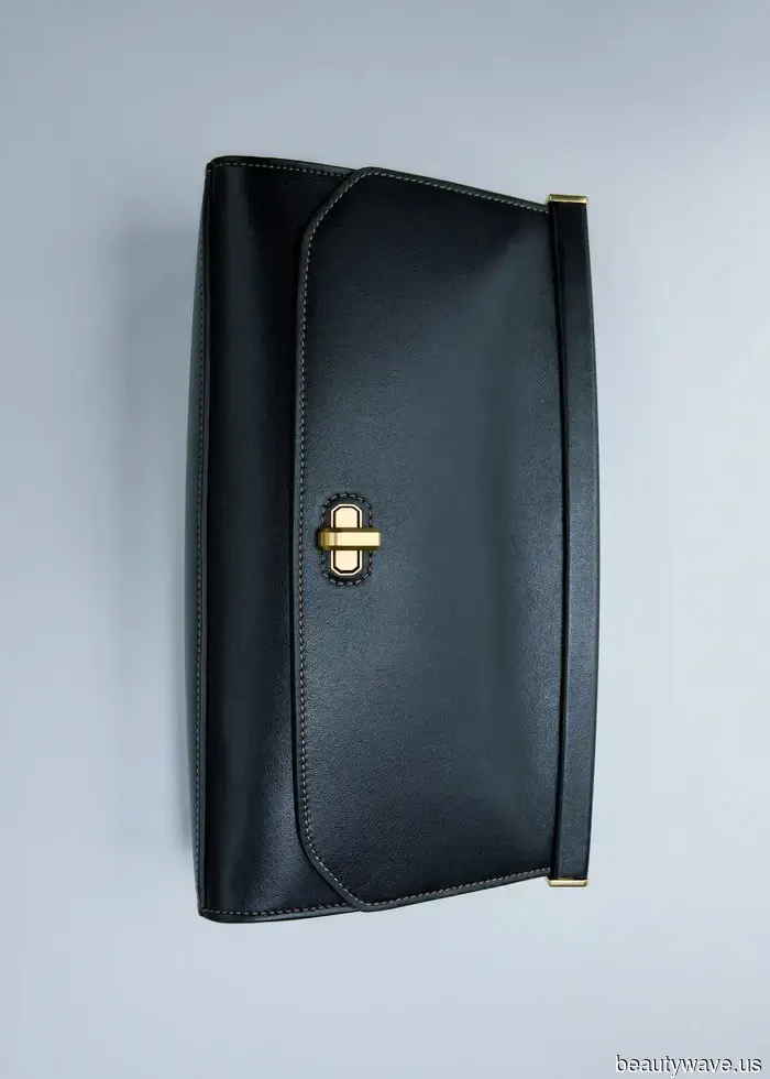 Die coolsten französischen Mädchen tragen diese 6 Sommer-Handtaschen-Trends durch die Hitzewelle in Paris.