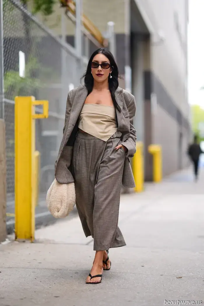 The Most Fashionable Girls in New York Only Opt for This Summer Shirt Trick When Temperatures Reach 85°F.