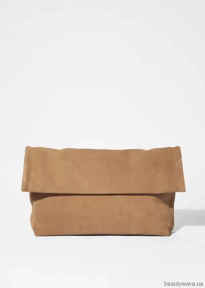 No one sports a white T-shirt quite like a fashion enthusiast—6 exceptionally stylish outfits to replicate now.