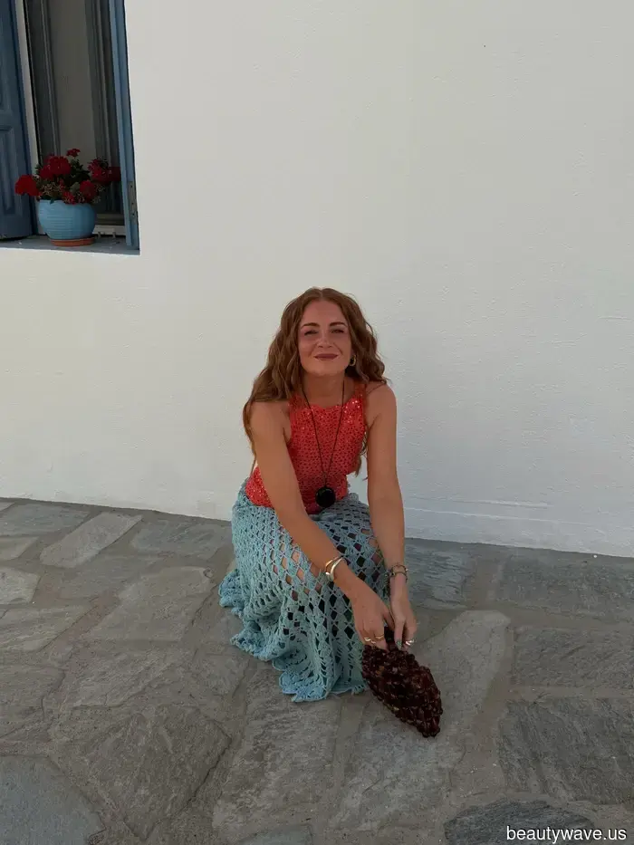 Se hai in programma di visitare una di queste isole greche quest'estate, indossa questo, questo e questo.
