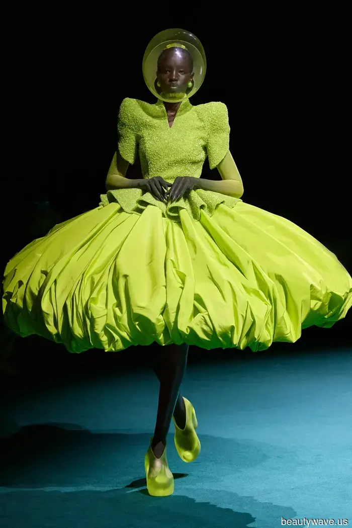 I’ve just returned from Paris Couture Week—here are four moments that are still on my mind.