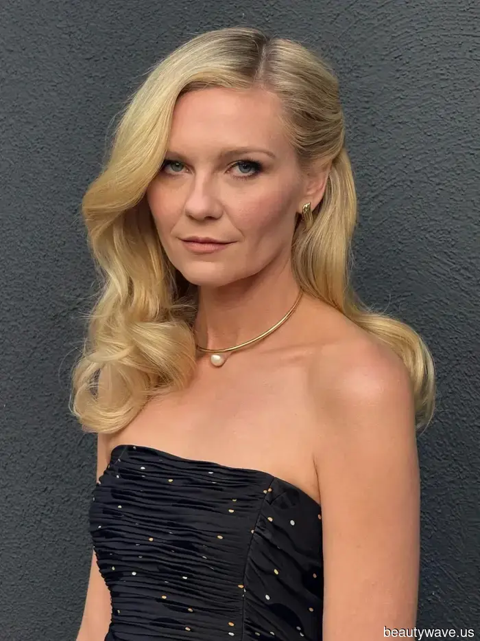 La riga laterale è tornata&mdash;Ecco i modi approvati dalla Gen-Z per acconciarla nel 2026