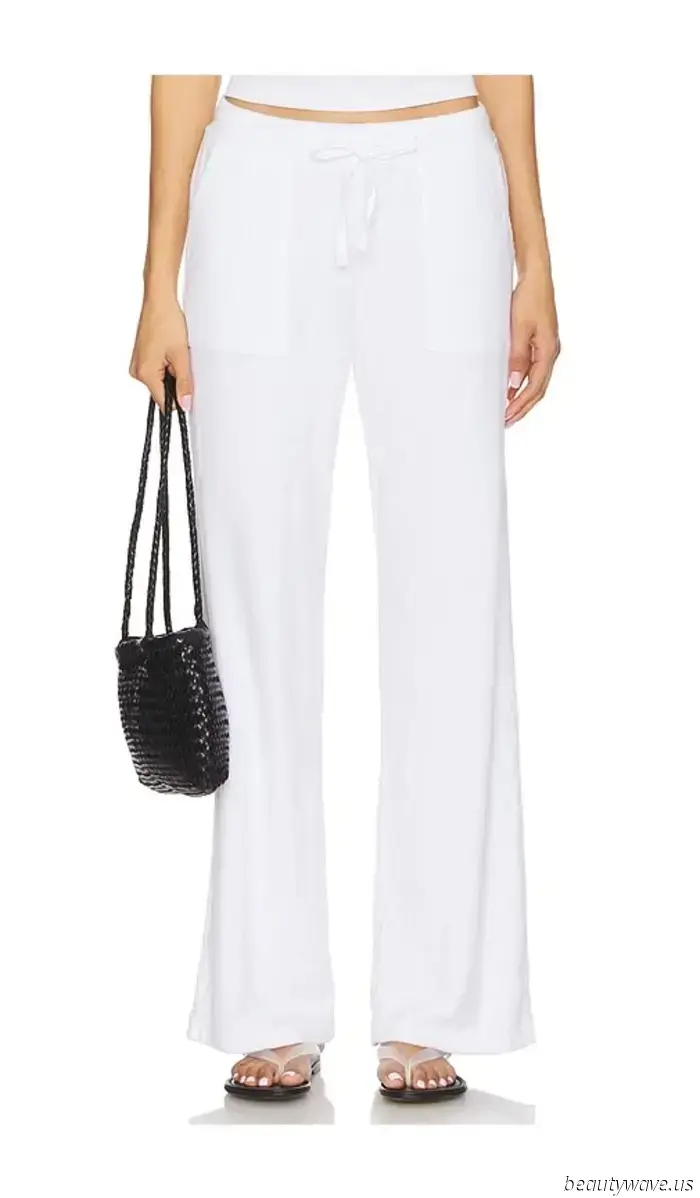 Is it just me, or are all the trendy girls now combining ballet flats with this anti-denim pant trend?