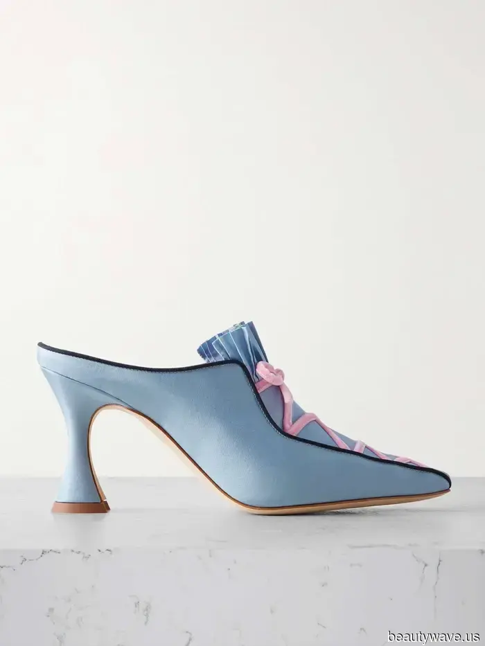 Le décolleté bianche sono belle, ma le spose del 2026 cammineranno lungo il corridoio con queste 6 tendenze di scarpe inaspettate.