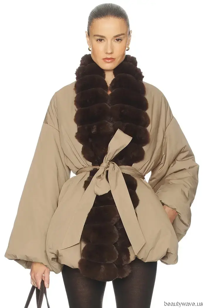 Diese von Elsa Hosk gegründete Revolve-Marke ist ein Favorit unter Mode-Redakteuren&mdash;das sind die Teile, die es wert sind, gekauft zu werden.