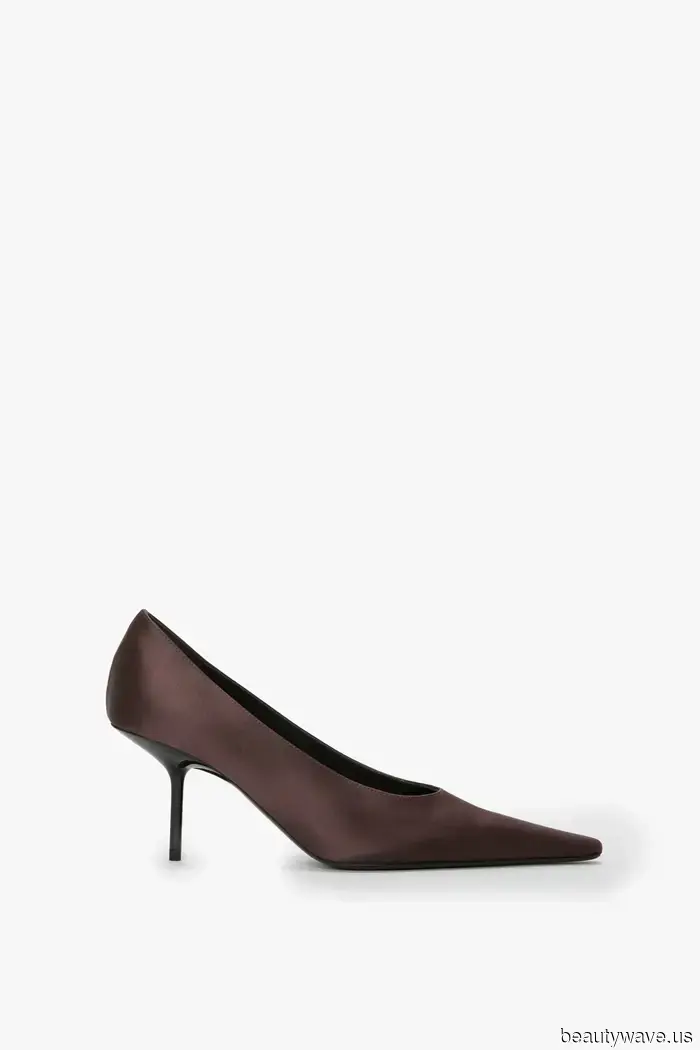 Больше "моды", чем черного, Виктория Бекхэм и Марго Робби носят этот другой цвет обуви с джинсами...