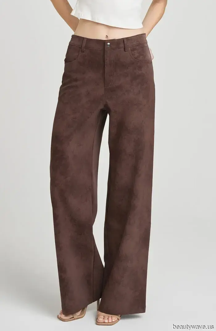 Estoy rompiendo con los pantalones negros y pasando el otoño en esta rica tendencia de color de pantalones en su lugar.