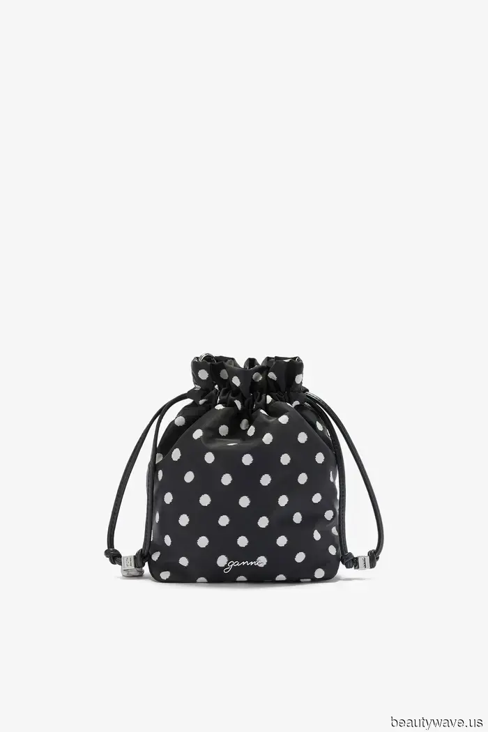 First Prada, now Zara: Anticipate that sophisticated dressers will be sporting this stylish bag trend this spring.