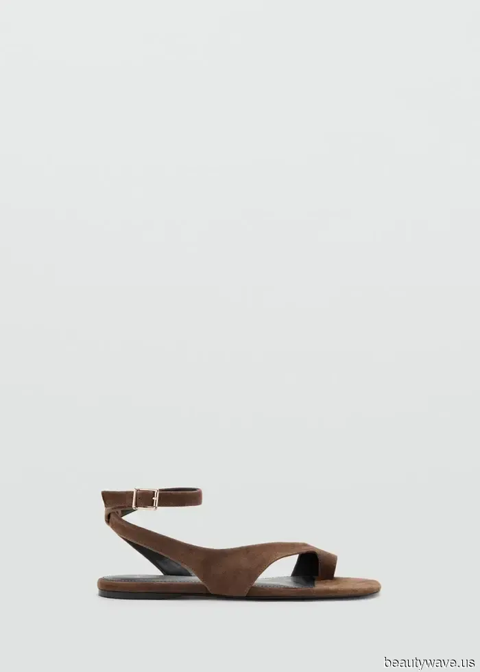 If you're planning to wear white jeans this summer, this shoe trend always gives them a stylish touch.