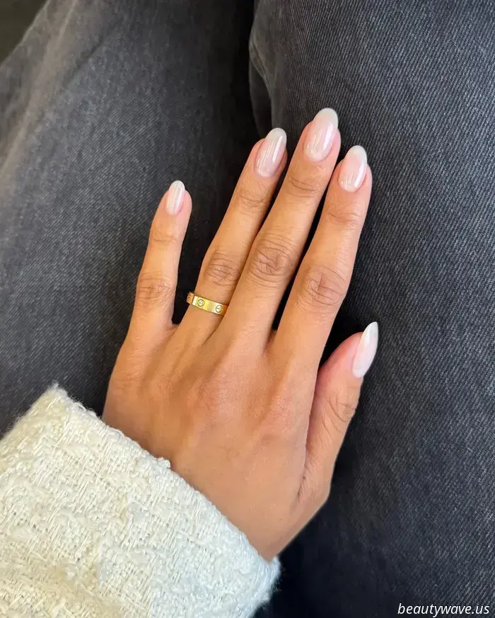 Do you recall Jelly Shoes? This Juicy Manicure serves as the nail counterpart inspired by the '90s.