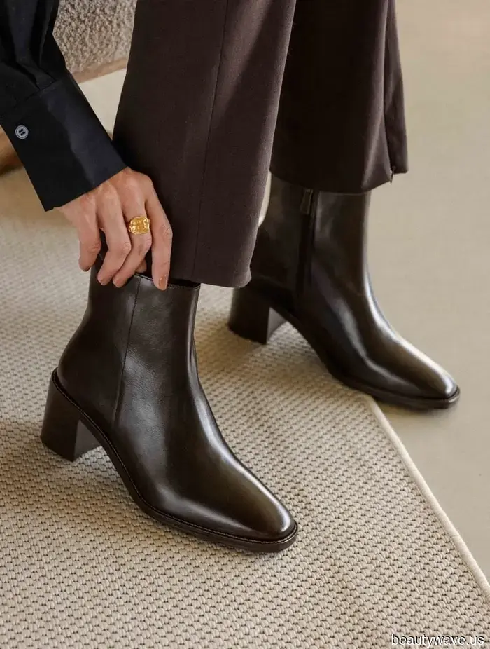 I just returned from London and noticed these winter boot trends everywhere.