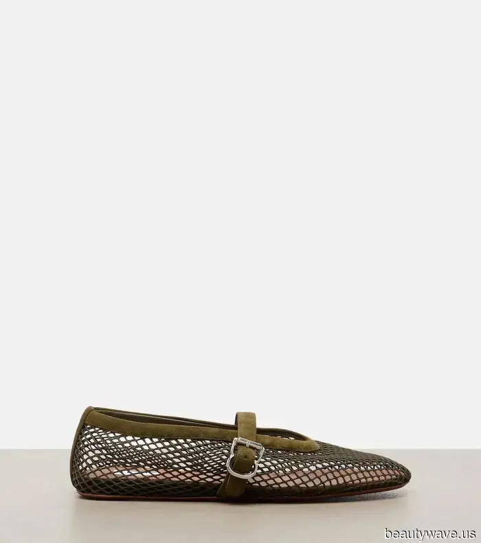 Here’s How to Ensure Your Stylish Summer Flats Fit in During Fall