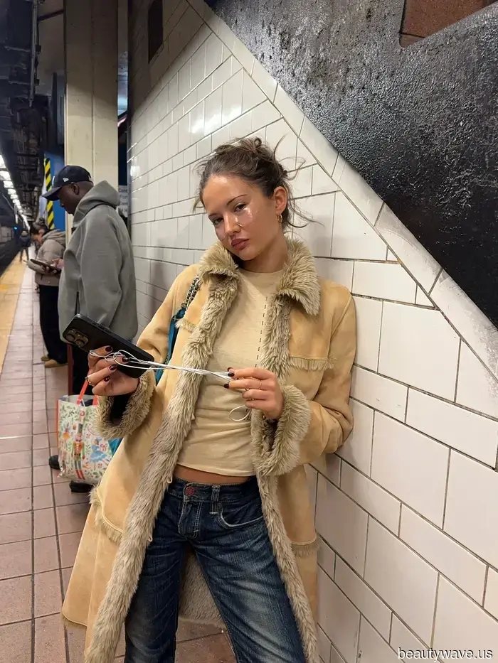 From Low-Rise Bootcut Jeans to Napoleon Jackets: 7 Trends Set to Return in 2026