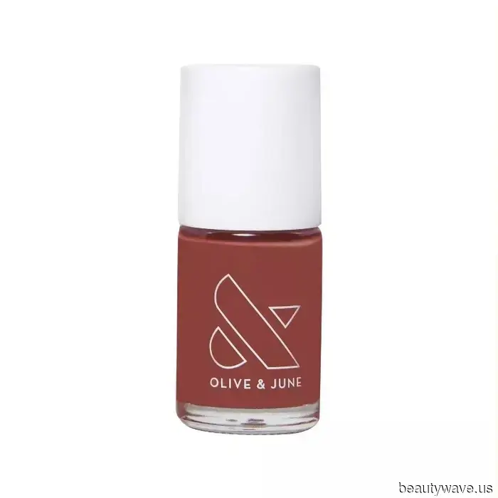 Moody, Sweet, and Luxurious-Looking—Rum Raisin Nails Are Set to Be Popular This Fall