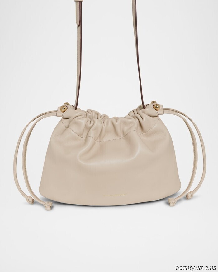 More Stylish Than a Shoulder Bag, More Laid-Back Than a Clutch—The Bag Trend That Only Fashionable Individuals Are Aware Of