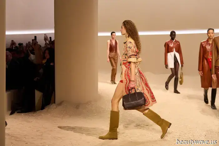 Erbe, aber heiß interpretiert: Der Frühling 2026 von Hermès verbindet Funktionalität mit einer anspruchsvollen und verführerischen Note.