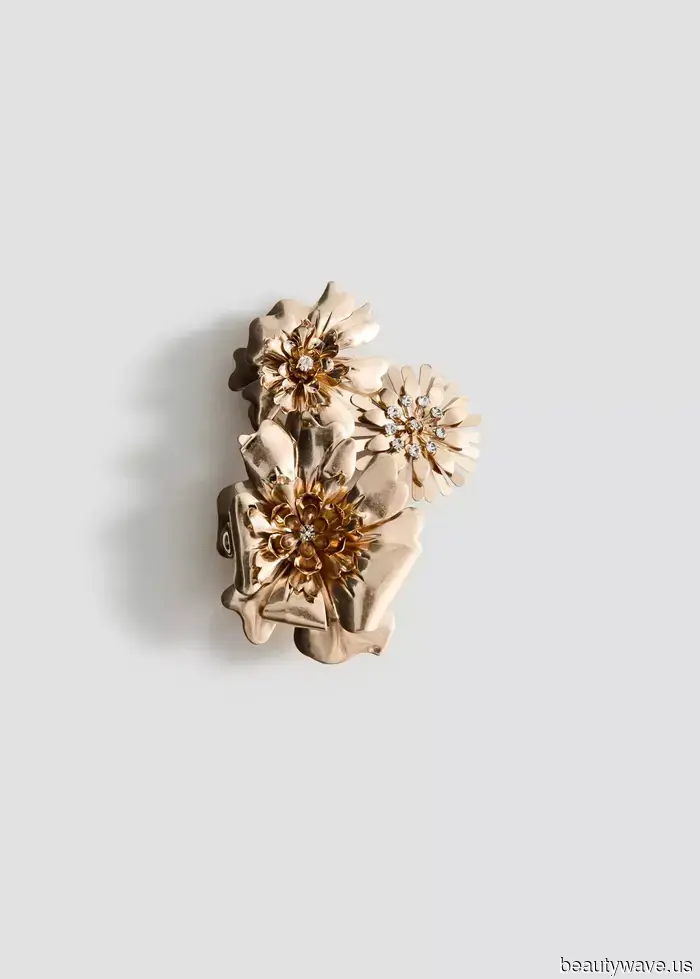 Brooches, Open Bags, and Boho Jewelry—7 Accessory Trends That It Girls Will Embrace This Fall