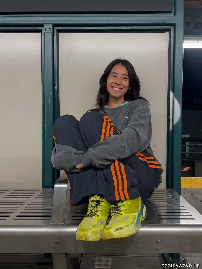 Allontanati dai leggings&mdash;questa è la tendenza dei pantaloni discreti che vedrai ovunque questo autunno