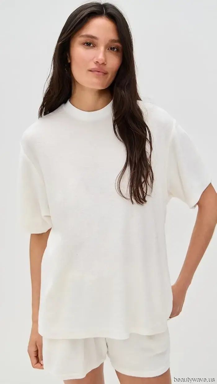 Questo è il modo meno spaventoso di indossare la tendenza dei vestiti trasparenti.