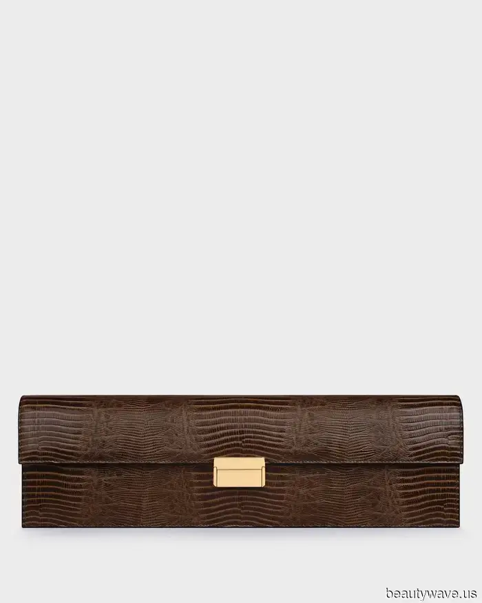 Forget about black totes—fashion experts are embracing these Spring bag color trends for 2026.