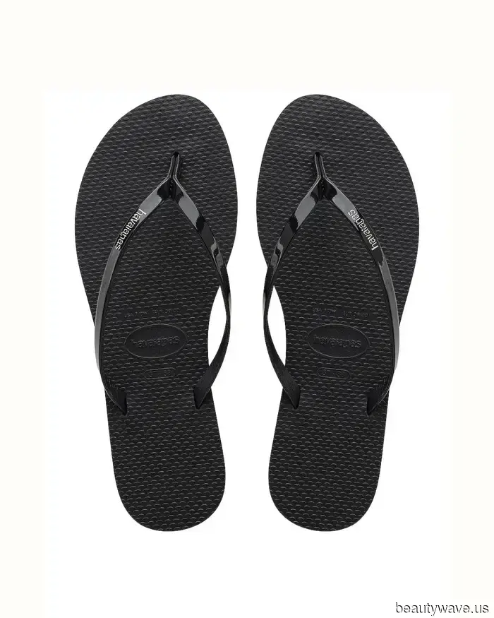 In New York gesichtet: Der Nicht-Weiße Kleid-Trend, den Modeleute nonstop mit Flip-Flops tragen