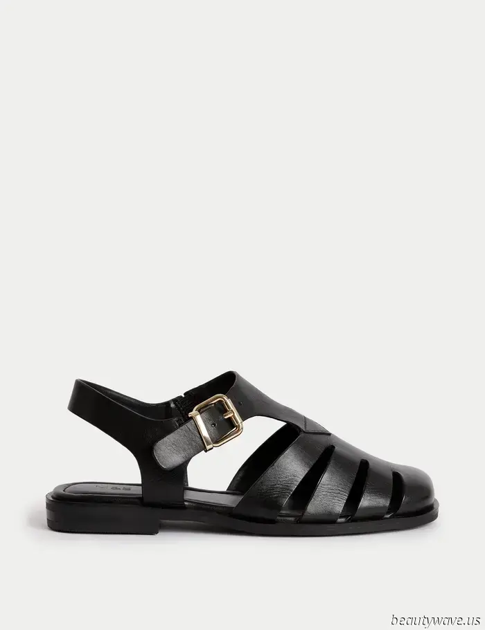 Keep it simple—this pairing of sandals and shorts is always stylish.