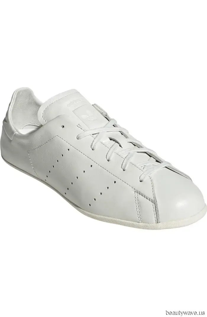 Тренд ультра-высоких кроссовок, который носит каждый с дорогим вкусом в 2026 году